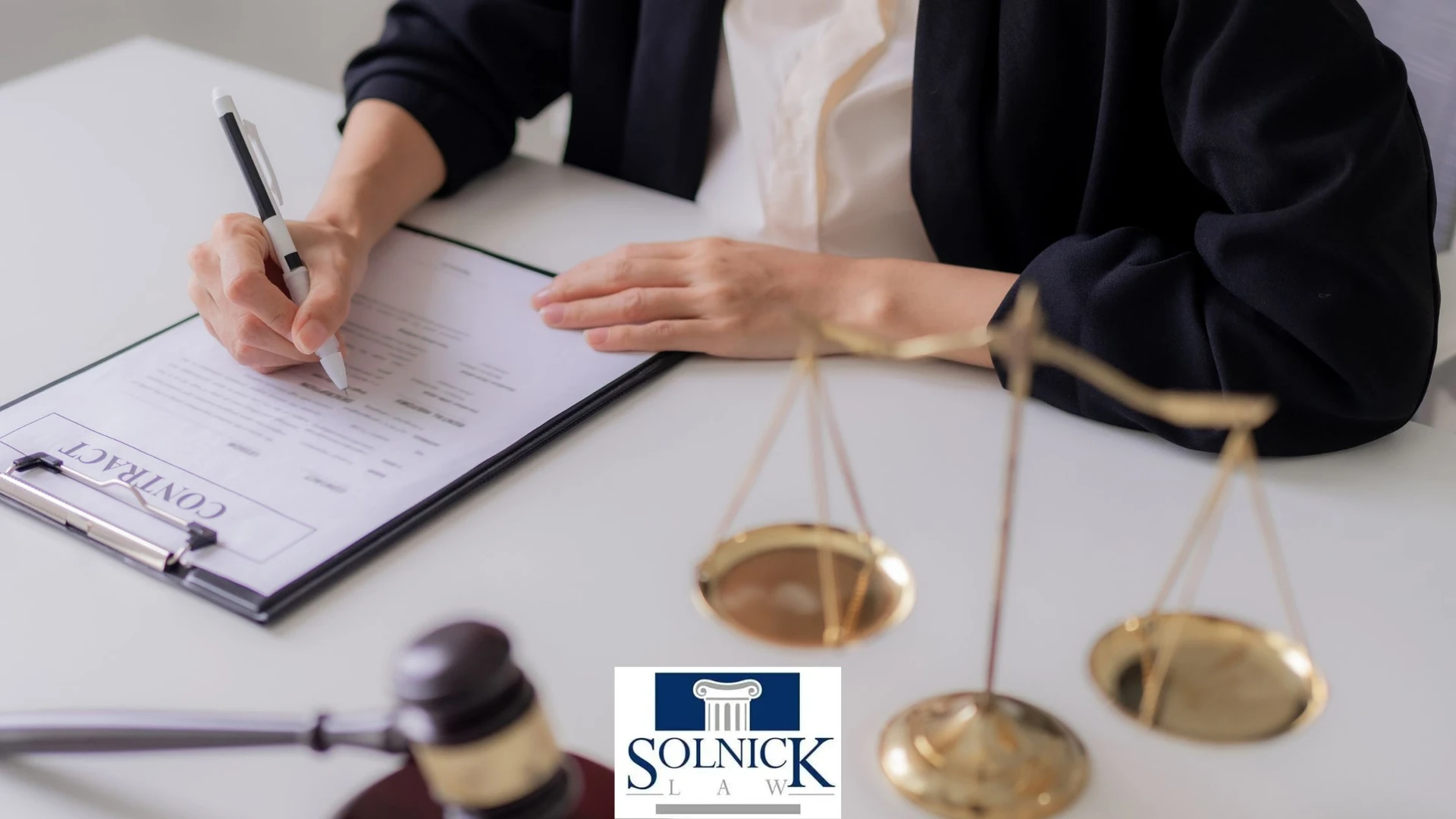 contract dispute lawyer